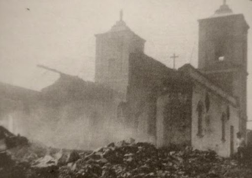 Antiga Matriz de Ituiutaba pegando fogo.jpg