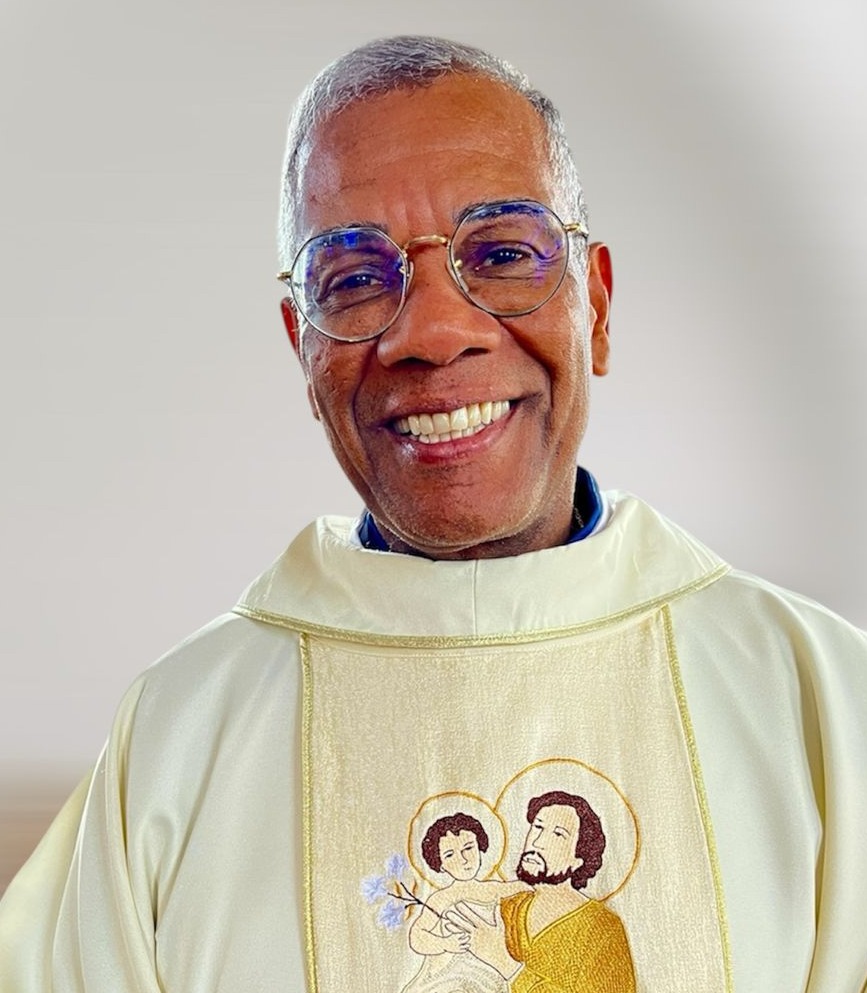 Pe. Eduardo Reis.jpg