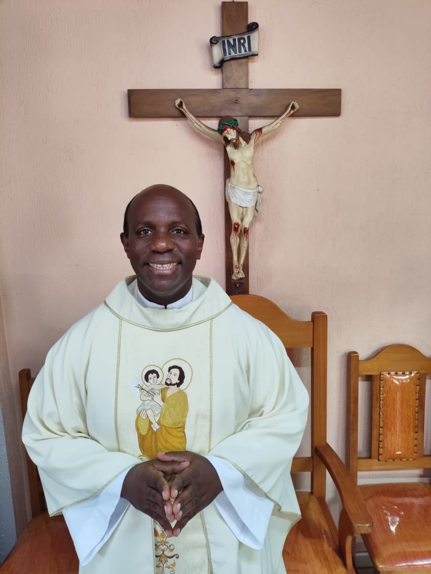 Pe. Edson Carlos Braz.jpg